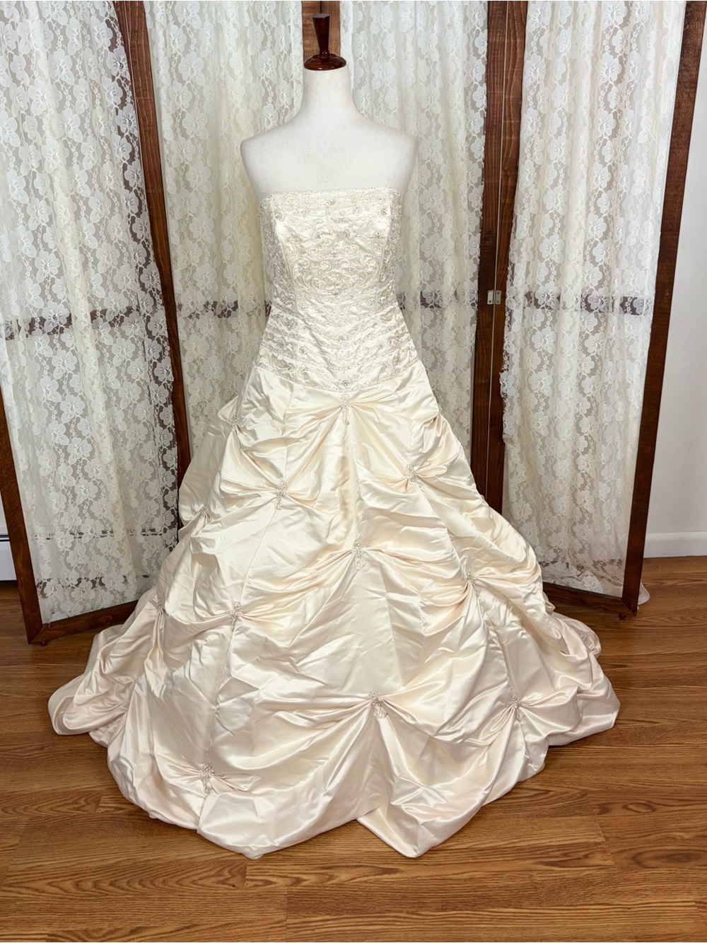 Gorgeous Vintage Y2K Romantic Gowns Draped Taffeta Wedding Gown